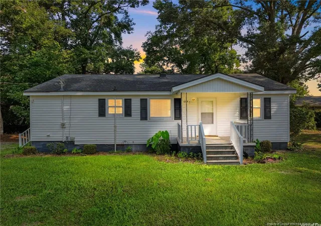 Photo 1 of Single family home for sale at 604 Calhoun St, Clinton, NC 28328 | MLS# 768180 | Listing updated on 2026-08-25