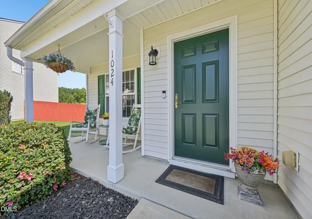 Photo 2 of Single family home for sale at 1024 Lockberry Ct, Clayton, NC 27520 | MLS# 10189471 | Listing updated on 2026-09-12