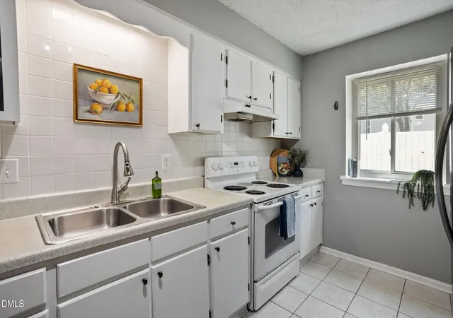 Listing Photo 5 - Condo for sale in building located at 7404 Sandy Creek Dr, Raleigh, NC 27615
