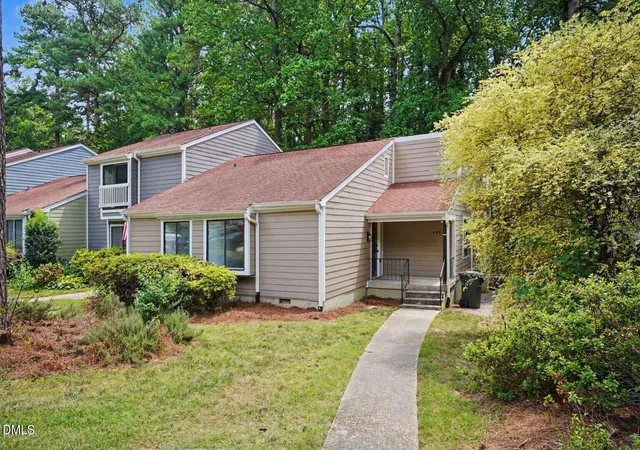Photo 2 of Sale Pending at 820 Green Ridge Dr, Raleigh, NC 27609 | MLS# 10188567 | Listing updated on 2026-09-09