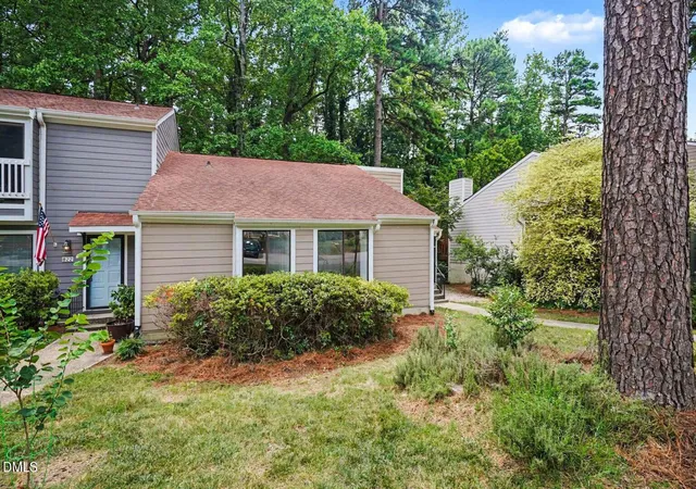 Photo 3 of Sale Pending at 820 Green Ridge Dr, Raleigh, NC 27609 | MLS# 10188567 | Listing updated on 2026-09-09