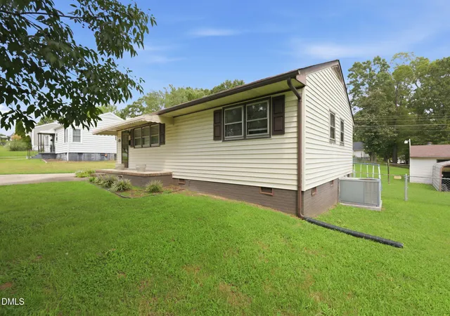 Photo 3 of Sale Pending at 2220 Mckinney St, Burlington, NC 27217 | MLS# 10189222 | Listing updated on 2026-09-11