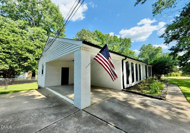 Photo 3 of Single family home for sale at 705 Kildaire Farm Rd, Cary, NC 27511 | MLS# 10189539 | Listing updated on 2026-09-17