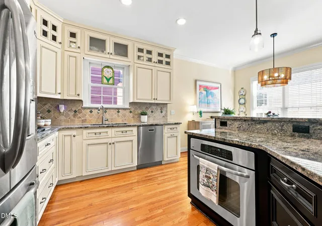 Photo 5 of Sale Pending at 124 Tharrington Dr, Chapel Hill, NC 27516 | MLS# 10189409 | Listing updated on 2026-09-02