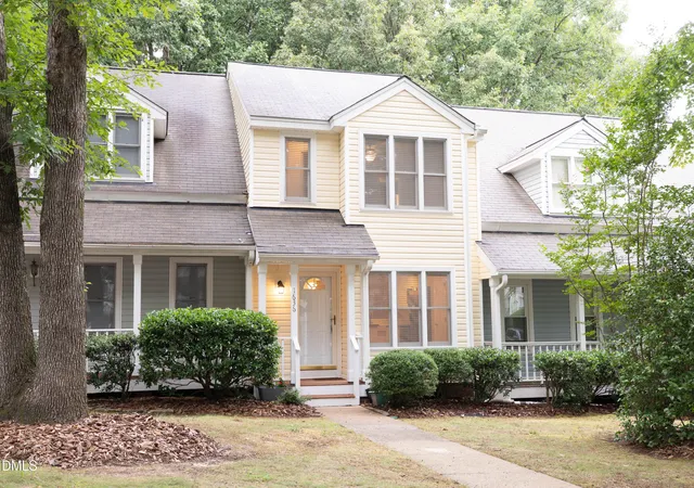 Townhouse for sale at 1636 Claiborne Ct, Raleigh, NC 27606 | MLS# 10188570