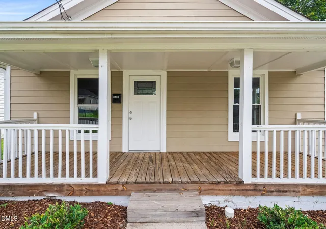 Photo 2 of Single family home for sale at 1404 Manteo St, Durham, NC 27701 | MLS# 10189495 | Listing updated on 2026-08-29