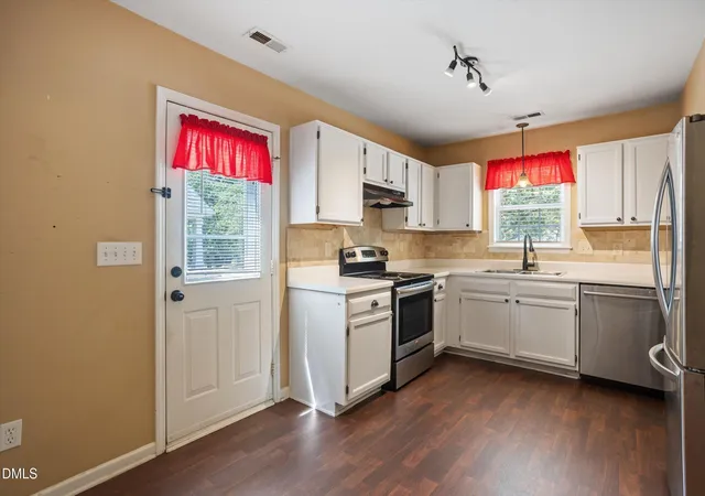 Photo 4 of Single family home for sale at 214 Highgate Cir, Wake Forest, NC 27587 | MLS# 10188650 | Listing updated on 2026-09-22