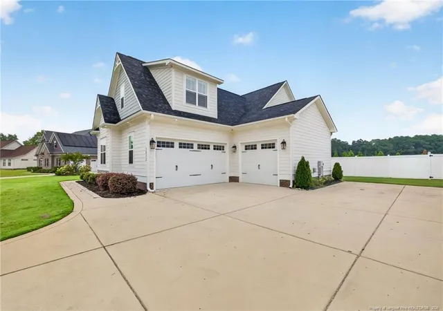 Photo 3 of Single family home for sale at 5832 Dottie Cir, Hope Mills, NC 28348 | MLS# 768265 | Listing updated on 2026-09-09