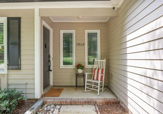 Photo 3 of Sale Pending at 7909 Twin Oak Ct, Raleigh, NC 27615 | MLS# 10189494 | Listing updated on 2026-09-03