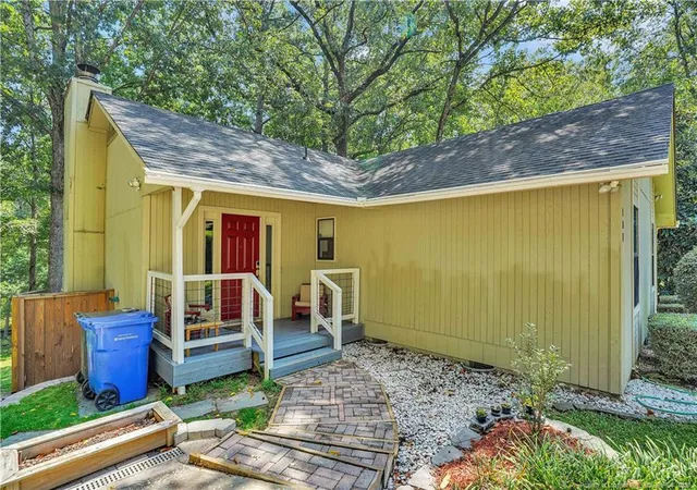 Photo 1 of Single family home for sale at 304 Whipple Tree Ln, Fayetteville, NC 28314 | MLS# 768334 | Listing updated on 2026-09-20