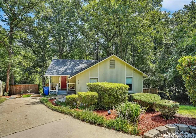 Photo 2 of Single family home for sale at 304 Whipple Tree Ln, Fayetteville, NC 28314 | MLS# 768334 | Listing updated on 2026-09-20