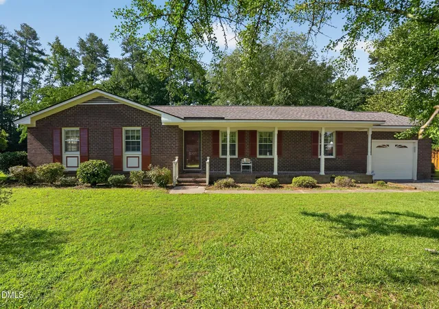 Photo 1 of Single family home for sale at 1307 Charles Dr, Laurinburg, NC 28352 | MLS# 10188690 | Listing updated on 2026-09-03