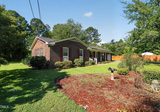 Photo 3 of Single family home for sale at 1307 Charles Dr, Laurinburg, NC 28352 | MLS# 10188690 | Listing updated on 2026-09-03