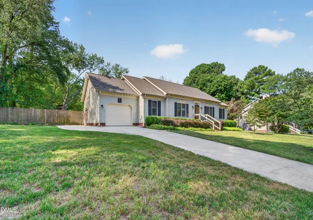 Photo 4 of Sale Pending at 103 Pinewood Dr, Apex, NC 27502 | MLS# 10188984 | Listing updated on 2026-08-31