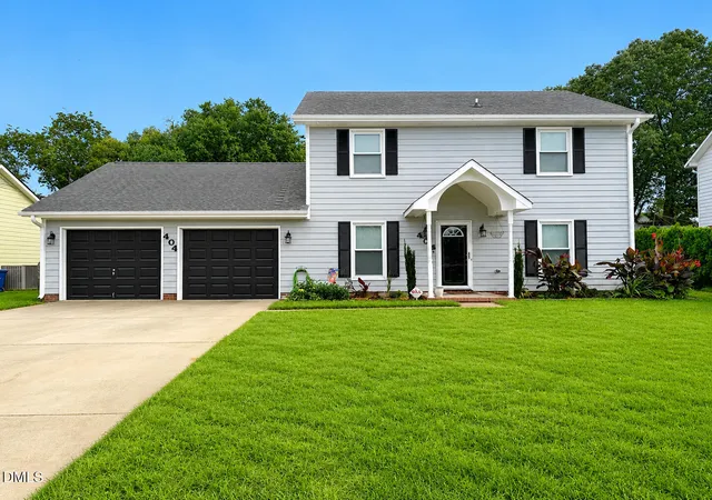 Photo 2 of Single family home for sale at 404 Old Farm Rd, Fayetteville, NC 28314 | MLS# 10188812 | Listing updated on 2026-09-01
