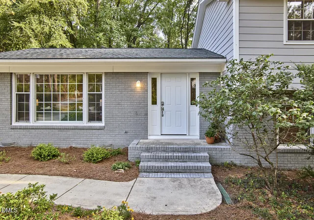 Photo 5 of Single family home for sale at 2432 Sedgefield Dr, Chapel Hill, NC 27514 | MLS# 10189000 | Listing updated on 2026-09-03