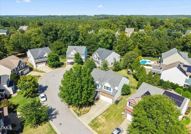 Photo 3 of Single family home for sale at 105 Owl Creek Ct, Holly Springs, NC 27540 | MLS# 10188825 | Listing updated on 2026-09-10