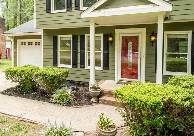 Photo 2 of Single family home for sale at 4017 Livingstone Pl, Durham, NC 27707 | MLS# 10189532 | Listing updated on 2026-08-29