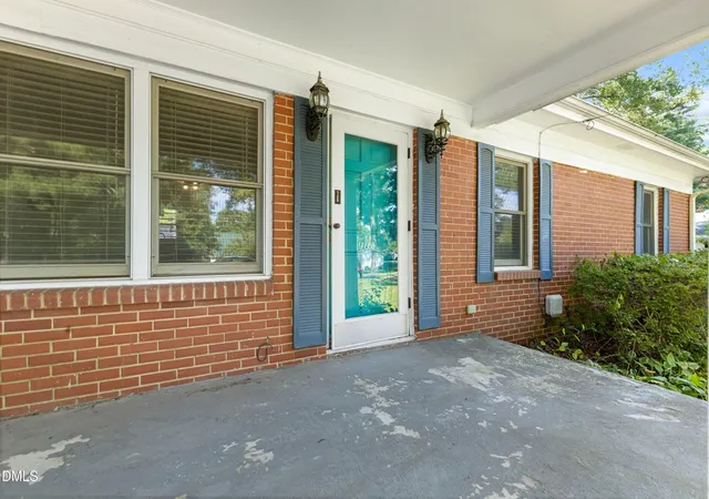 Photo 3 of Single family home for sale at 220 Lakewood Dr, Wendell, NC 27591 | MLS# 10189198 | Listing updated on 2026-09-19