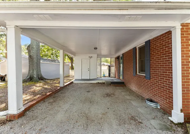 Photo 4 of Single family home for sale at 220 Lakewood Dr, Wendell, NC 27591 | MLS# 10189198 | Listing updated on 2026-09-19