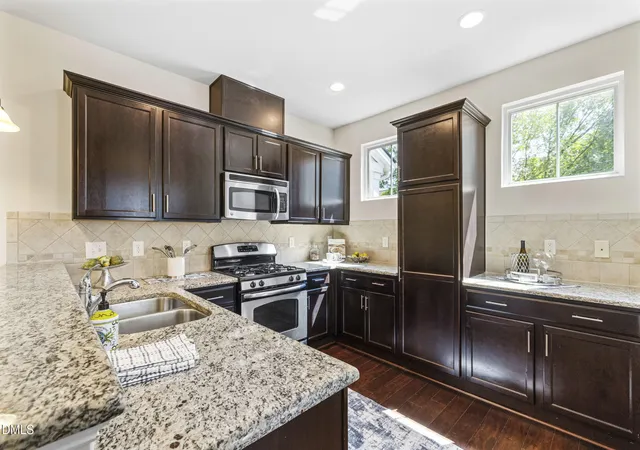 Photo 4 of Townhouse for sale at 1529 Crafton Wy, Raleigh, NC 27607 | MLS# 10188921 | Listing updated on 2026-08-27