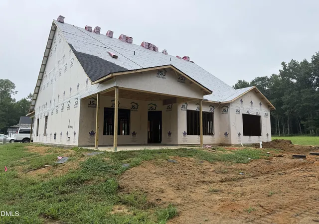 Photo 2 of Single family home for sale at 270 Bandelier Dr, Selma, NC 27576 | MLS# 10189207 | Listing updated on 2026-09-20