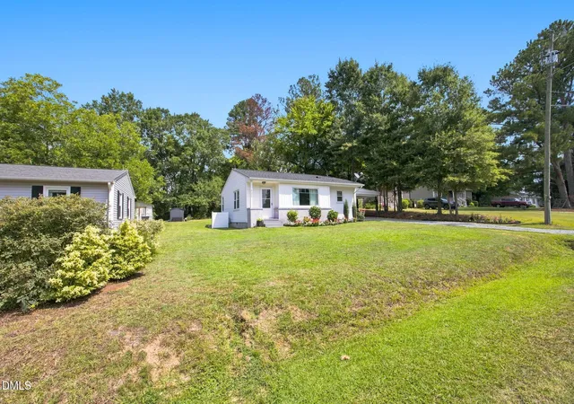 Photo 3 of Single family home for sale at 331 E Lillington St, Angier, NC 27501 | MLS# 10189695 | Listing updated on 2026-09-10