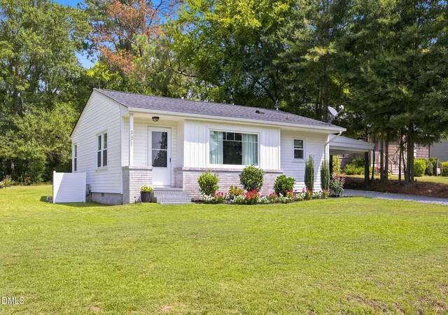 Photo 3 of Single family home for sale at 331 E Lillington St, Angier, NC 27501 | MLS# 10189695 | Listing updated on 2026-09-10