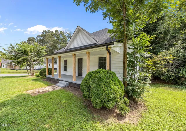Photo 2 of Single family home for sale at 625 N Mebane St, Burlington, NC 27217 | MLS# 10188917 | Listing updated on 2026-09-18