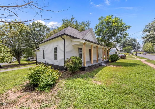 Photo 3 of Single family home for sale at 625 N Mebane St, Burlington, NC 27217 | MLS# 10188917 | Listing updated on 2026-09-18