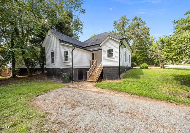 Photo 3 of Single family home for sale at 625 N Mebane St, Burlington, NC 27217 | MLS# 10188917 | Listing updated on 2026-09-18