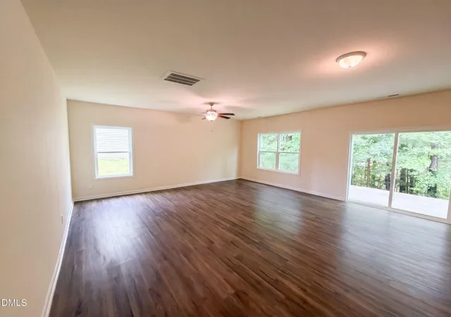 Photo 3 of Sale Pending at 913 Peninsula Pl, Knightdale, NC 27545 | MLS# 10189025 | Listing updated on 2026-09-16