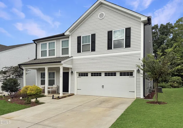 Photo 4 of Single family home for sale at 119 Bent Willow Dr, Clayton, NC 27527 | MLS# 10188994 | Listing updated on 2026-09-04