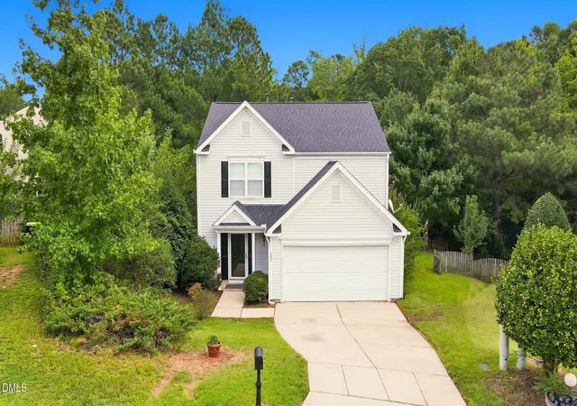 Photo 1 of Single family home for sale at 105 Thornton Green Pl, Holly Springs, NC 27540 | MLS# 10189227 | Listing updated on 2026-09-20