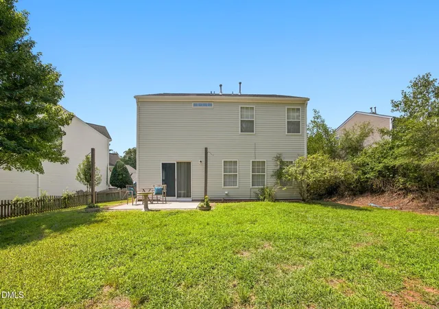Photo 3 of Single family home for sale at 105 Thornton Green Pl, Holly Springs, NC 27540 | MLS# 10189227 | Listing updated on 2026-10-07
