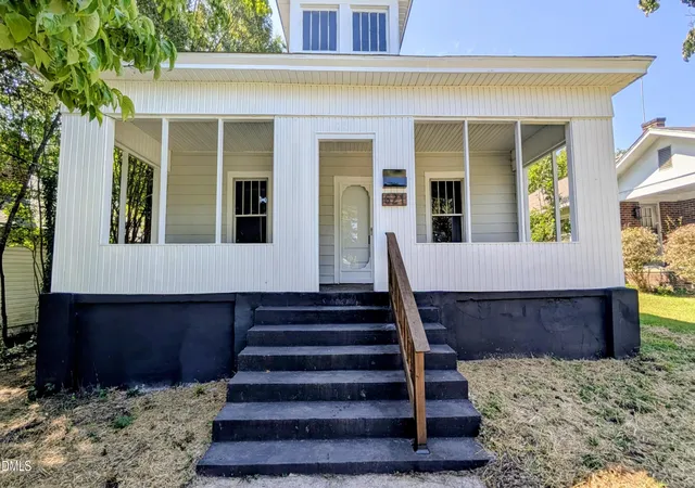 Photo 2 of Single family home for sale at 621 Harris St, Burlington, NC 27217 | MLS# 10189016 | Listing updated on 2026-08-27