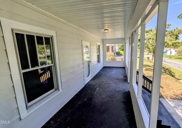 Photo 3 of Single family home for sale at 621 Harris St, Burlington, NC 27217 | MLS# 10189016 | Listing updated on 2026-08-27