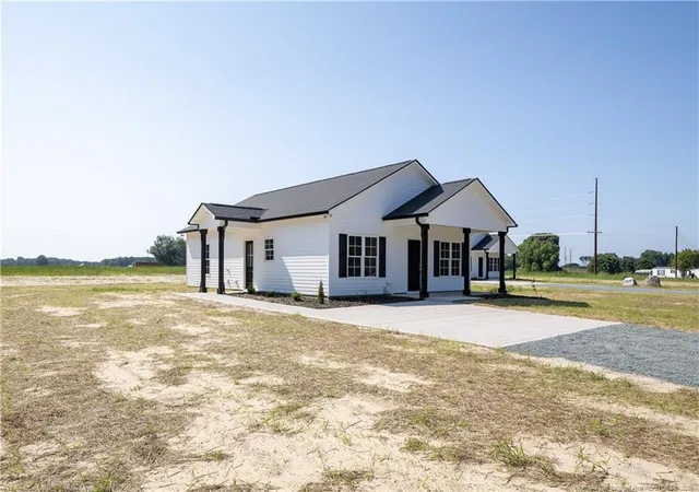 Photo 2 of Single family home for sale at 689 Mclamb Rd, Dunn, NC 28334 | MLS# 768437 | Listing updated on 2026-08-27