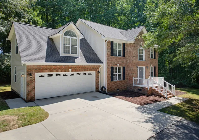 Photo 3 of Sale Pending at 1212 Mallard Creek Ct, Fuquay Varina, NC 27526 | MLS# 10189019 | Listing updated on 2026-08-30