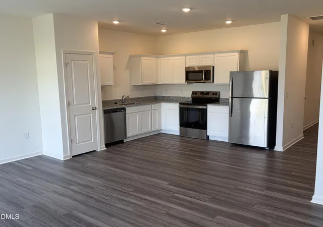 Photo 4 of Sale Pending at 122 S Meyers Ct, Clayton, NC 27520 | MLS# 10189041 | Listing updated on 2026-09-02