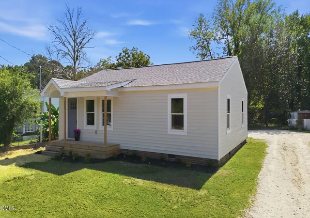 Photo 3 of Sale Pending at 522 Buffalo Rd, Smithfield, NC 27577 | MLS# 10189084 | Listing updated on 2026-09-16
