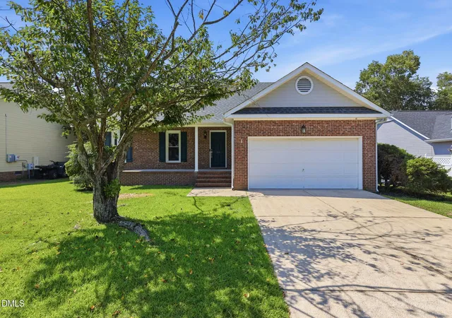 Photo 2 of Sale Pending at 301 Larchmont Rd, Fayetteville, NC 28311 | MLS# 10189716 | Listing updated on 2026-09-14