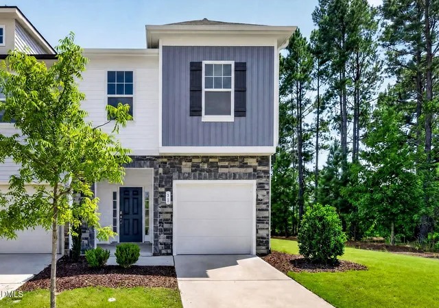 Townhouse for sale at 31 Wildflower Cir, Clayton, NC 27520 | MLS# 10189298