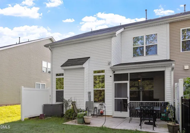 Photo 4 of Townhouse for sale at 728 Great Eno Path, Hillsborough, NC 27278 | MLS# 10189169 | Listing updated on 2026-08-29