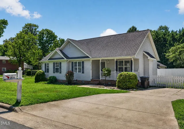 Photo 3 of Sale Pending at 2610 Eldermont St, Burlington, NC 27215 | MLS# 10189184 | Listing updated on 2026-09-14