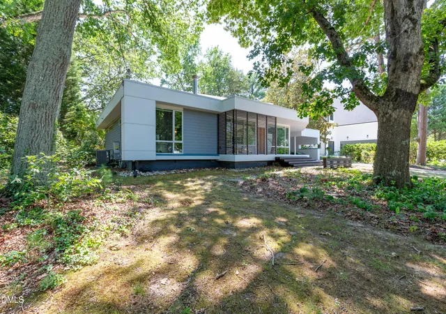 Photo 3 of Sale Pending at 208 Windel Dr, Raleigh, NC 27609 | MLS# 10189296 | Listing updated on 2026-08-30