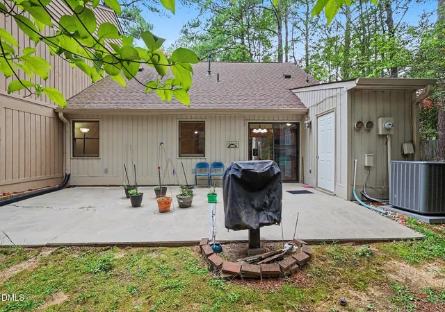 Photo 4 of Townhouse for sale at 106 Old Stable Ct, Chapel Hill, NC 27514 | MLS# 10189268 | Listing updated on 2026-08-31