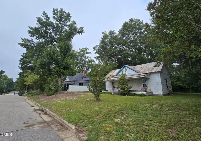 Photo 2 of Sale Pending at 308 W W Horton St, Zebulon, NC 27597 | MLS# 10189255 | Listing updated on 2026-09-04