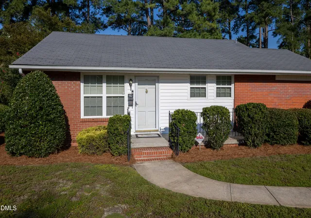 Photo 2 of Single family home for sale at 462 Mcrae Dr, Fayetteville, NC 28305 | MLS# 10189416 | Listing updated on 2026-08-29