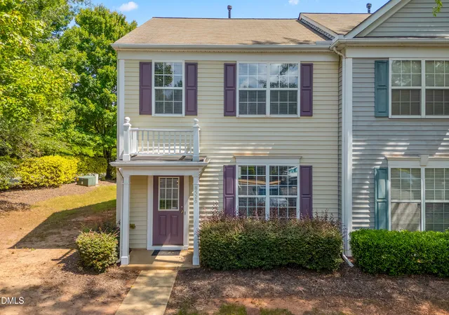Townhouse for sale at 8520 Silhouette Pl, Raleigh, NC 27613 | MLS# 10189356